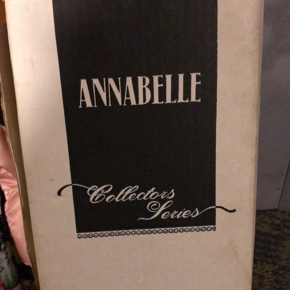 Annabelle collector series porcelain doll like new condition